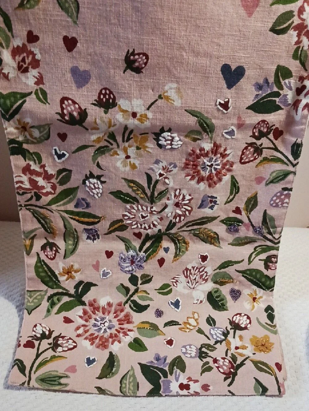 Gorgeous! Floral 💐& Hearts ❤️ Embroidered Pink Table Runner *New*